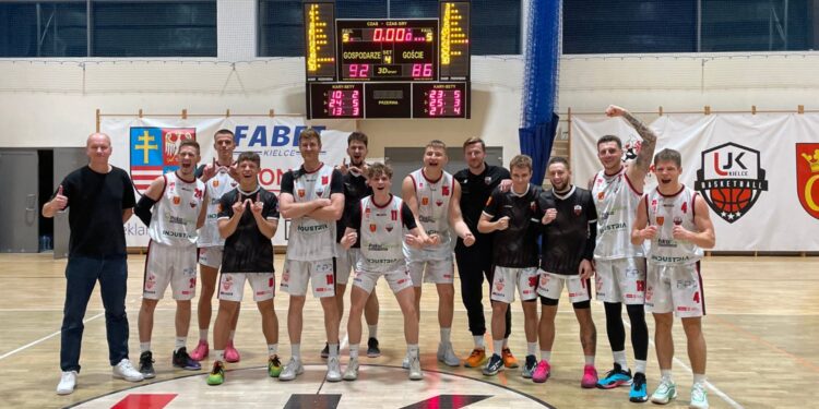 Zwycięstwo koszykarzy UJK Kielce po emocjonującym pojedynku