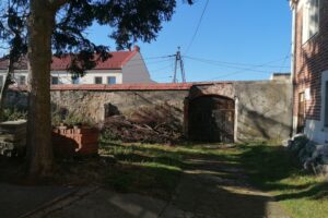 07.11.2025. Wiślica. Dom Długosza i plac wewnetrzny / Fot. Marta Gajda-Kruk - Radio Kielce