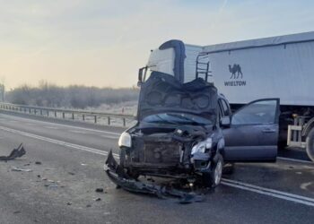 Wypadek podczas skrętu. Jedna osoba w szpitalu - Radio Kielce Wypadek podczas skrętu. Jedna osoba w szpitalu