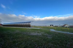 Nowe trybuny na stadionie w Pierzchnicy / Fot. Marcin Marszałek - Radio Kielce