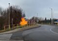 Przy drodze płonął gaz. W akcji cztery zastępy straży - Radio Kielce Przy drodze płonął gaz. W akcji cztery zastępy straży