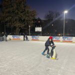 Sandomierz. Sztuczne lodowisko na Orliku przy ul. Żółkiewskiego / Fot. Grażyna Szlęzak-Wójcik - Radio Kielce