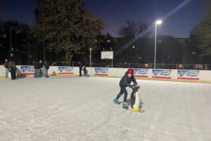 W Sandomierzu można już korzystać z lodowiska - Radio Kielce Sandomierz. Sztuczne lodowisko na Orliku przy ul. Żółkiewskiego / Fot. Grażyna Szlęzak-Wójcik - Radio Kielce