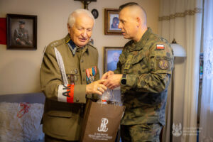 Terytorialsi odwiedzają kombatantów i weteranów - Radio Kielce