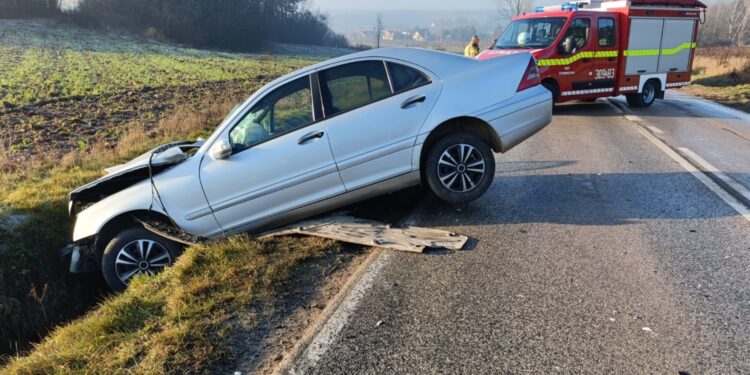 19.12.2025. Chełmce. Wypadek / źródło: policja