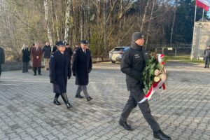 W Kielcach uczczono ofiary stanu wojennego - Radio Kielce 13.12.2025. Kielce. Areszt Śledczy w Kielcach. 44. rocznica wybuchu Stanu Wojennego / Fot. Iwona Murawska-Bujnowicz - Radio Kielce
