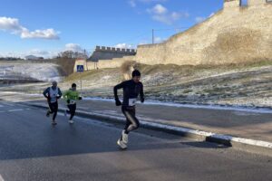 30.12.2025. Szydłów. 44. Uliczne Biegi Sylwestrowe / Fot. Kamil Król - Radio Kielce