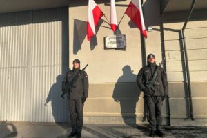 W Kielcach uczczono ofiary stanu wojennego - Radio Kielce 13.12.2025. Kielce. Areszt Śledczy w Kielcach. 44. rocznica wybuchu Stanu Wojennego / Fot. Iwona Murawska-Bujnowicz - Radio Kielce