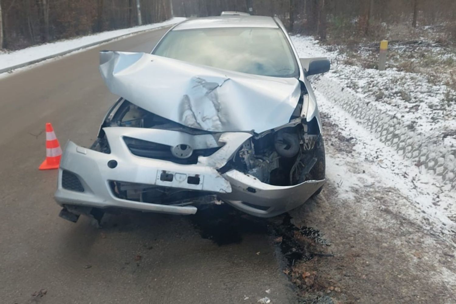 Wypadek w Dąbrowie. Ranna młoda kobieta