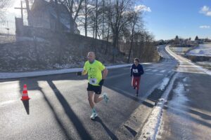 30.12.2025. Szydłów. 44. Uliczne Biegi Sylwestrowe / Fot. Kamil Król - Radio Kielce