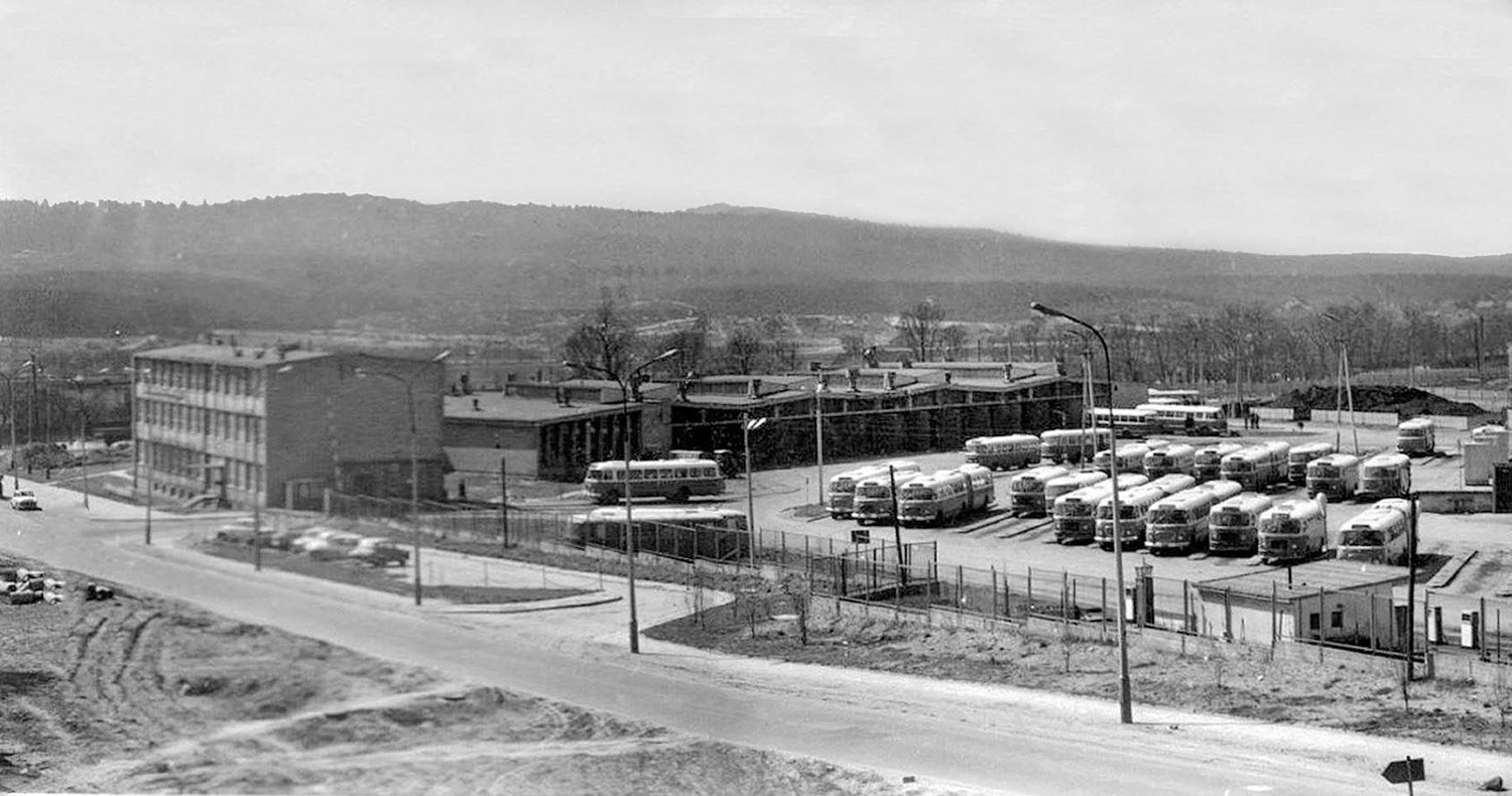 Kielce. Ulica Jagiellońska. Lata 1970-1979. Zajezdnia Miejskiego Przedsiębiorstwa Komunikacji w Kielcach przy ulicy Jagiellońskiej; źródło: facebook.com/KielceNaPrzestrzeniLat