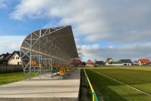 Nowe trybuny na stadionie w Pierzchnicy / Fot. Marcin Marszałek - Radio Kielce