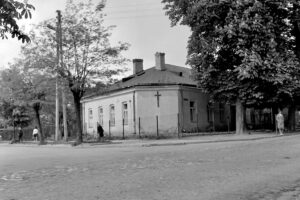 Kielce. Ulica Romualda Mielczarskiego. Lata 1960-1980. Skrzyżowanie ulic Karczówkowskiej i Mielczarskiego / źródło: fotopolska.eu; zdjęcie z Grupy Kielce Na Przestrzeni Lat