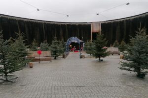 Świąteczne miasteczko w sercu tężni - Radio Kielce 13.12.2025. Busko-Zdrój. Tężnia solankowa / Fot. Marta Gajda-Kruk - Radio Kielce