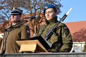 Kolejni żołnierze zasilili szeregi wojska - Radio Kielce 13.12.2025. Kielce. Centrum Przygotowań do Misji Zagranicznych. Przysięga wojskowa / Fot. kpt. Ewa Kózka, rzecznik prasowy CPdMZ