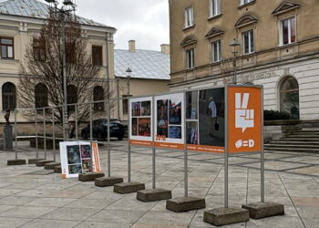 Zniszczona wystawa w Kielcach - Radio Kielce Zniszczona wystawa w Kielcach