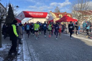30.12.2025. Szydłów. 44. Uliczne Biegi Sylwestrowe / Fot. Kamil Król - Radio Kielce