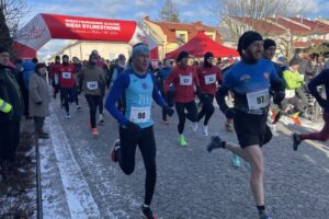 30.12.2025. Szydłów. 44. Uliczne Biegi Sylwestrowe / Fot. Kamil Król - Radio Kielce