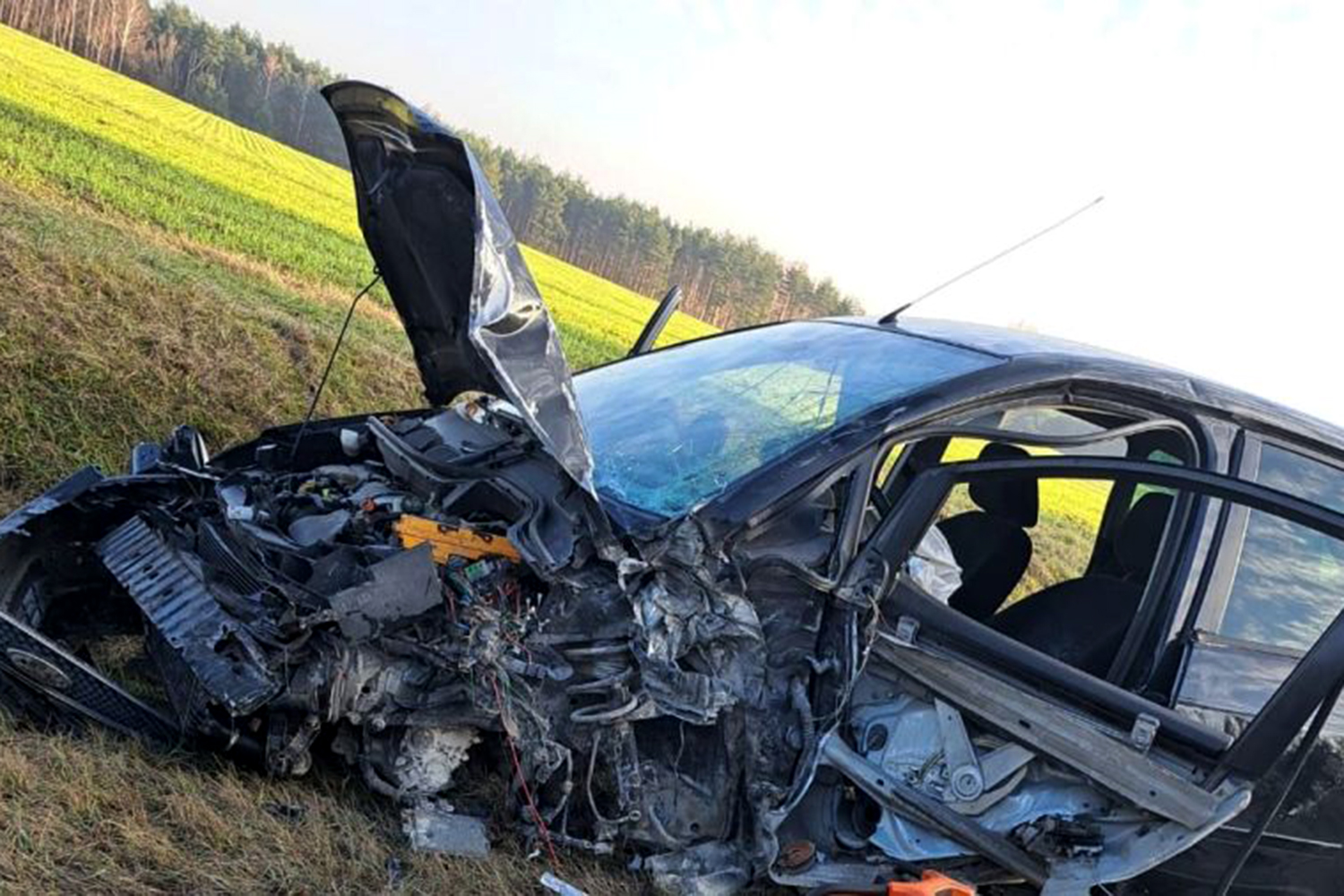 18.12.2025. Młyny. Droga krajowa nr 73. Zderzenie auta osobowego z ciężarówką (1)