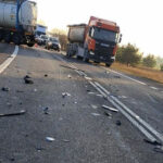 18.12.2025. Młyny. Droga krajowa nr 73. Zderzenie auta osobowego z ciężarówką. / Źródło: KP PSP Busko Zdrój