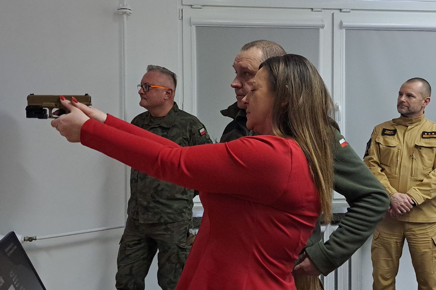 Mieszkańcy Ćmielowa mogą ćwiczyć strzelanie z broni - Radio Kielce Ćmielów. Strzelnica wirtualna / Fot. Anna Głąb - Radio Kielce