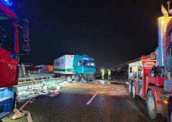 09.01.2026. Skarżysko-Kamienna. Trasa ekspresowa S7. Wypadek / Fot. PSP Skarżysko-Kamienna