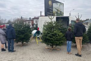 Chleb z pieca hitem jarmarku - Radio Kielce 14.12.2025. Dwikozy. Kiermasz / Fot. Grażyna Szlęzak-Wójcik - Radio Kielce