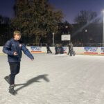 Sandomierz. Sztuczne lodowisko na Orliku przy ul. Żółkiewskiego / Fot. Grażyna Szlęzak-Wójcik - Radio Kielce