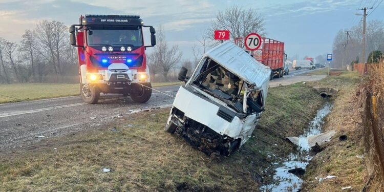 Śmiertelny wypadek na trasie krajowej nr 79 - Radio Kielce 18.12.2025. Zołcza Ugory. Wypadek / źródło: PSP Busko-Zdrój