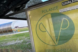 Nowe trybuny na stadionie w Pierzchnicy / Fot. Marcin Marszałek - Radio Kielce