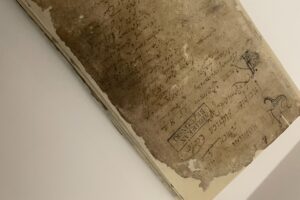 Sandomierz. Biblioteka Diecezjalna w Sandomierzu. Odnowione rękopisy / Fot. Grażyna Szlęzak-Wójcik - Radio Kielce