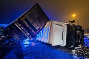 09.01.2026. Skarżysko-Kamienna. Trasa ekspresowa S7 . Wypadek / Fot. straż pożarna