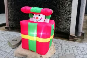 Świąteczne miasteczko w sercu tężni - Radio Kielce 13.12.2025. Busko-Zdrój. Tężnia solankowa / Fot. Marta Gajda-Kruk - Radio Kielce