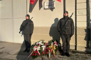 W Kielcach uczczono ofiary stanu wojennego - Radio Kielce 13.12.2025. Kielce. Areszt Śledczy w Kielcach. 44. rocznica wybuchu Stanu Wojennego / Fot. Iwona Murawska-Bujnowicz - Radio Kielce