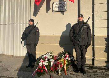 W Kielcach uczczono ofiary stanu wojennego - Radio Kielce 13.12.2025. Kielce. Areszt Śledczy w Kielcach. 44. rocznica wybuchu Stanu Wojennego / Fot. Iwona Murawska-Bujnowicz - Radio Kielce