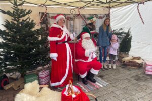 Chleb z pieca hitem jarmarku - Radio Kielce 14.12.2025. Dwikozy. Kiermasz / Fot. Grażyna Szlęzak-Wójcik - Radio Kielce