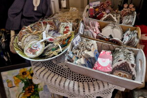 Ozdoby świąteczne kryjące historie ludzi - Radio Kielce Ozdoby świąteczne kryjące historie ludzi - Radio Kielce