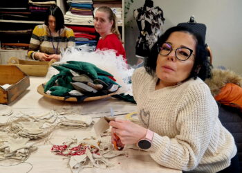 Ozdoby świąteczne kryjące historie ludzi - Radio Kielce Ozdoby świąteczne kryjące historie ludzi