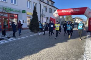 30.12.2025. Szydłów. 44. Uliczne Biegi Sylwestrowe / Fot. Kamil Król - Radio Kielce