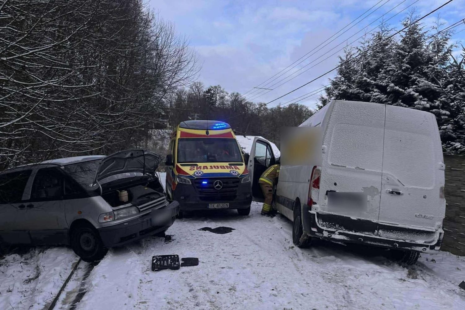 31.12.2025. Grzegorzowice w powiecie ostrowieckim. Wypadek / Fot. Ratownictwo Powiatu Ostrowieckiego - Facebook