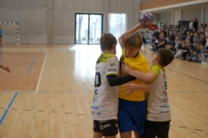 Blisko 1000 młodych szczypiornistów rywalizowało w Turnieju Mikołajkowym - Radio Kielce 07.12.2025. Kielce. Międzynarodowy Turniej Piłki Ręcznej o Puchar Prezydenta Miasta Kielce / Fot. Maciej Makuła - Radio Kielce