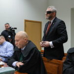 Rozpoczął się proces Grzegorza Brauna w sprawie m.in. zgaszenia świec chanukowych w Sejmie - Radio Kielce