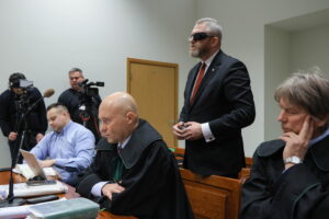 Rozpoczął się proces Grzegorza Brauna w sprawie m.in. zgaszenia świec chanukowych w Sejmie - Radio Kielce