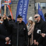 Rozpoczął się proces Grzegorza Brauna w sprawie m.in. zgaszenia świec chanukowych w Sejmie - Radio Kielce