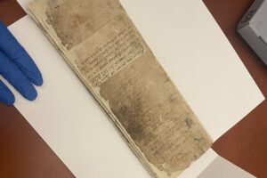 Sandomierz. Biblioteka Diecezjalna w Sandomierzu. Odnowione rękopisy / Fot. Grażyna Szlęzak-Wójcik - Radio Kielce