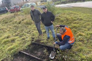 Turystyczne drezyny wracają na kolejne tory Ponidzia - Radio Kielce Towarzystwo Przyjaciół Ponidzia planuje reaktywację ruchu turystycznego na trasie dawnej kolejki wąskotorowej w Chrobrzu / Fot. Towarzystwo Przyjaciół Ponidzia