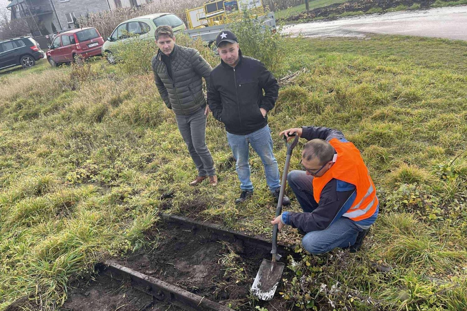 Turystyczne drezyny wracają na kolejne tory Ponidzia - Radio Kielce Towarzystwo Przyjaciół Ponidzia planuje reaktywację ruchu turystycznego na trasie dawnej kolejki wąskotorowej w Chrobrzu / Fot. Towarzystwo Przyjaciół Ponidzia