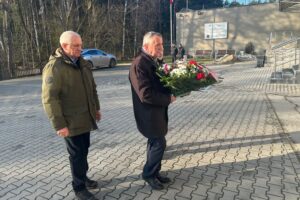 W Kielcach uczczono ofiary stanu wojennego - Radio Kielce 13.12.2025. Kielce. Areszt Śledczy w Kielcach. 44. rocznica wybuchu Stanu Wojennego / Fot. Iwona Murawska-Bujnowicz - Radio Kielce