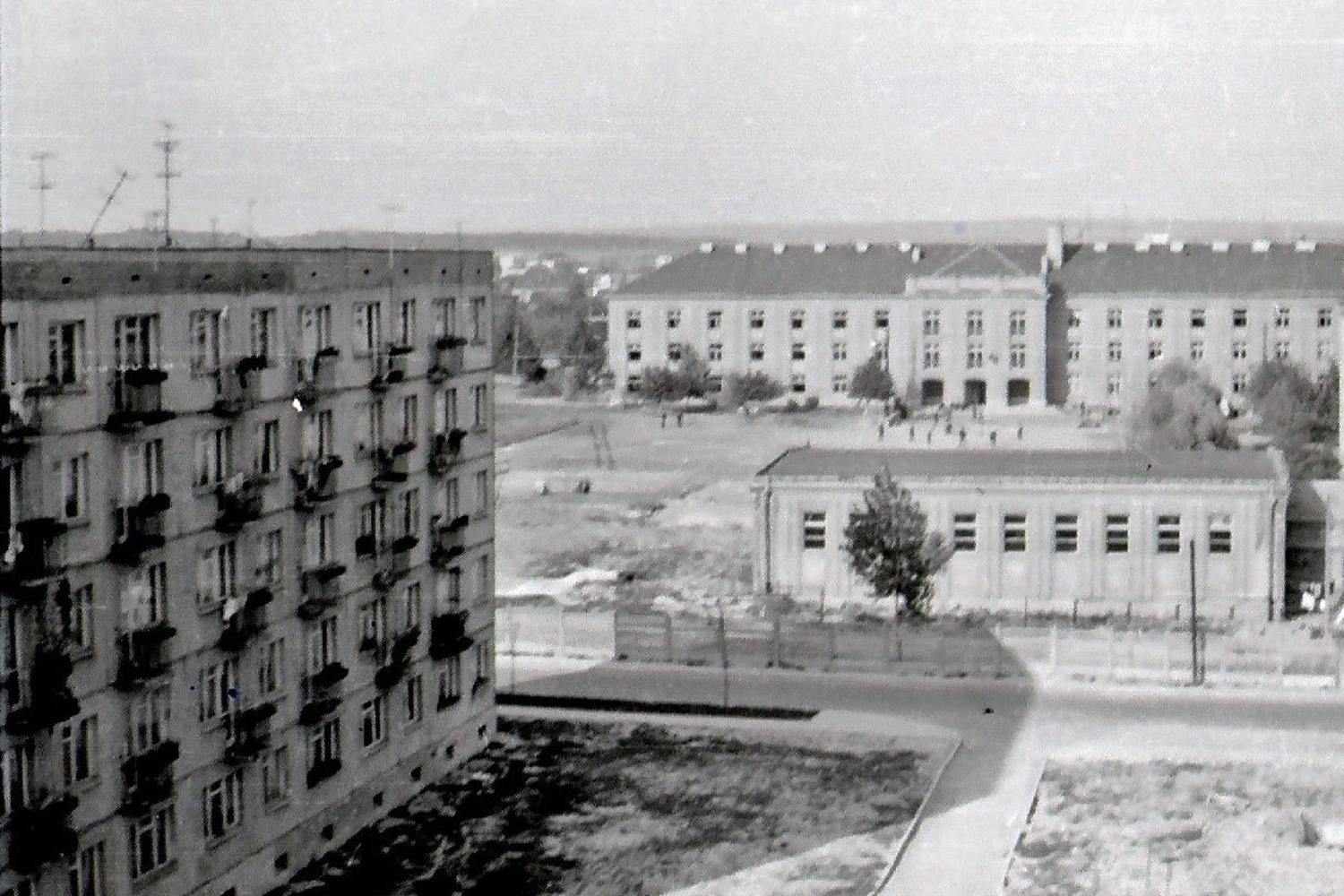Kielce. Ulica Jagiellońska. Lata 1966-1968. Technikum Mechaniczne / źródło: fotopolska.eu; fot. Longin Ucig