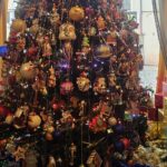 Choinka w Antykwariacie Naukowym im. Andrzeja Metzgera w Kielcach / Fot. Dorota Klusek - Radio Kielce